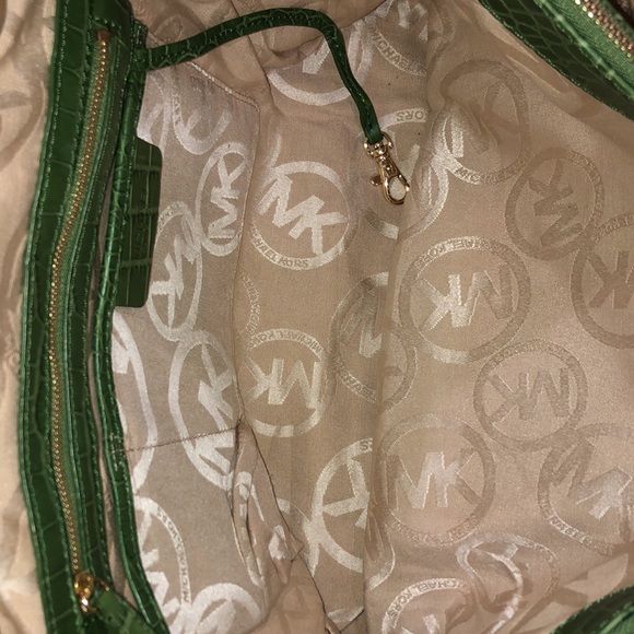 Michael Kors Med-Large Spring Bag 🌴 - Picture 6 of 8